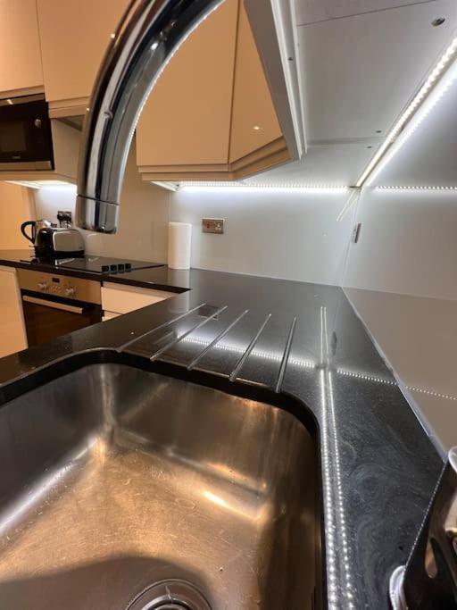 Cozy Modern Apartment In Croydon Central المظهر الخارجي الصورة