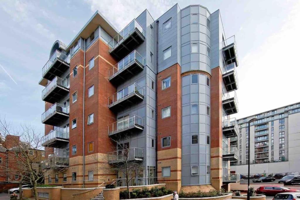 Cozy Modern Apartment In Croydon Central المظهر الخارجي الصورة