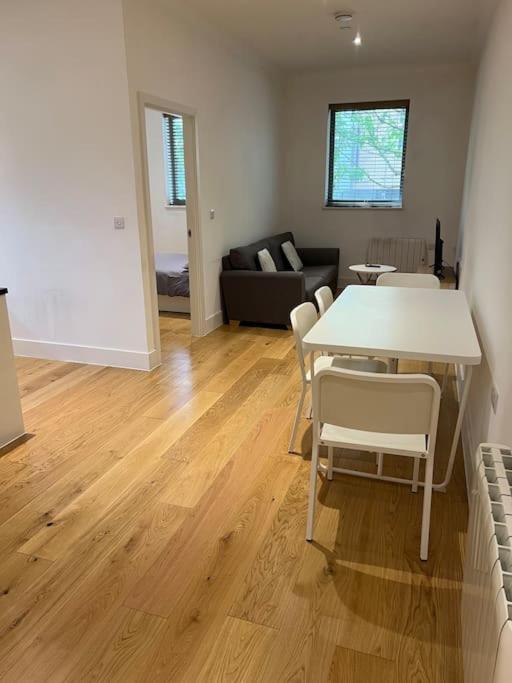 Cozy Modern Apartment In Croydon Central المظهر الخارجي الصورة